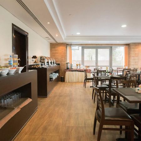 Tulip Creek Hotel Apartments Dubai Bagian luar foto