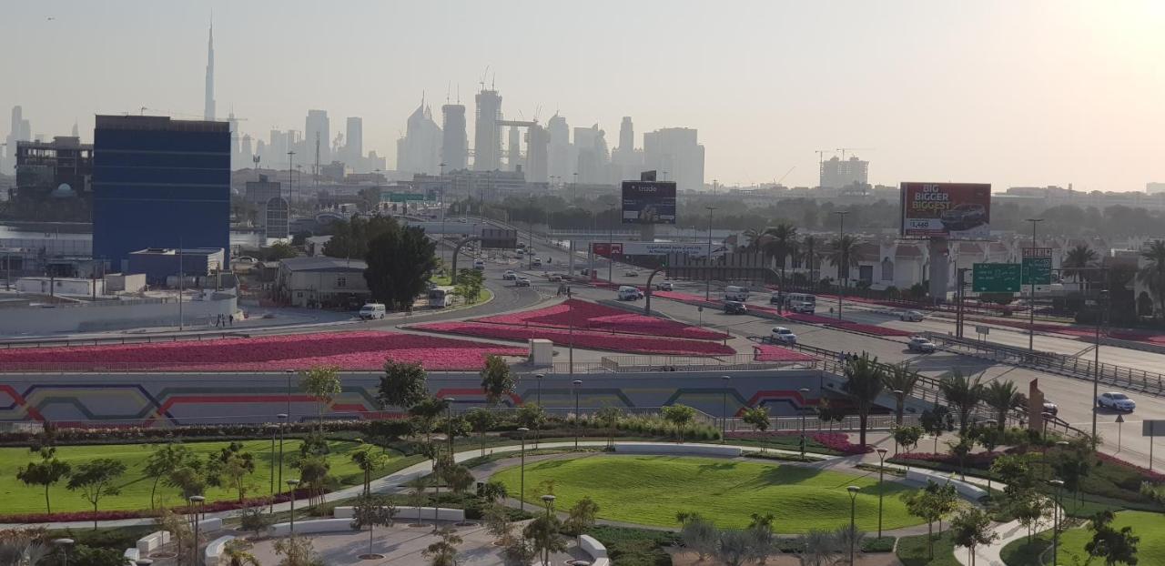 Tulip Creek Hotel Apartments Dubai Bagian luar foto