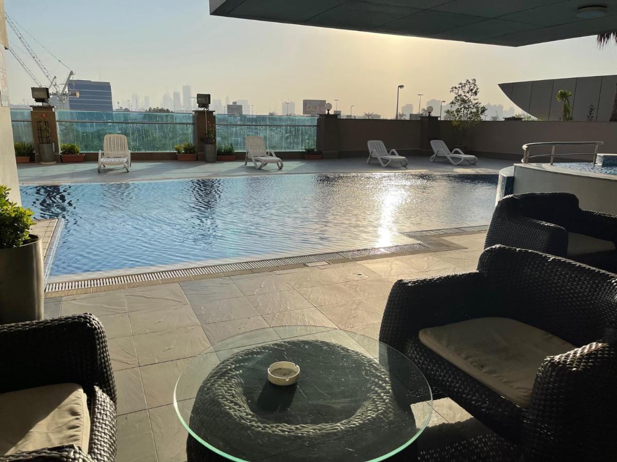 Tulip Creek Hotel Apartments Dubai Bagian luar foto