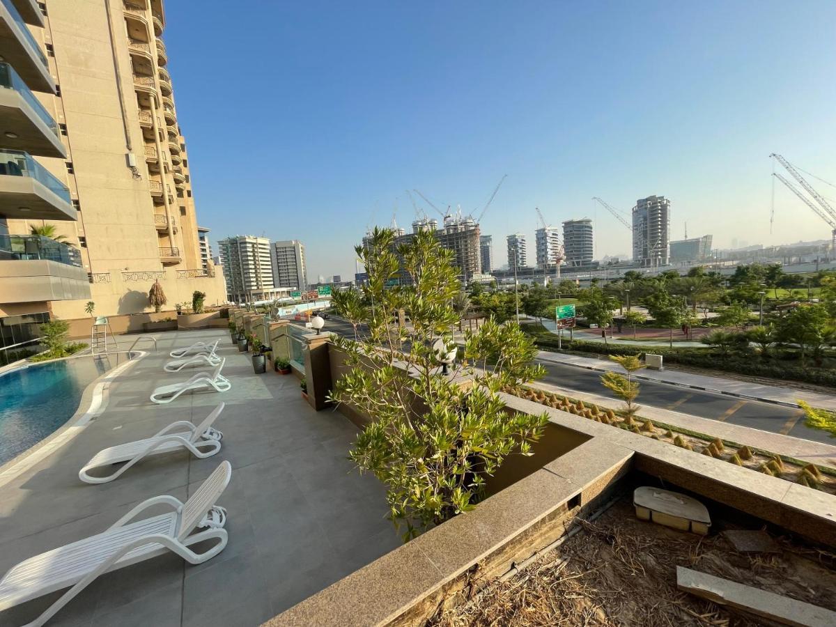 Tulip Creek Hotel Apartments Dubai Bagian luar foto