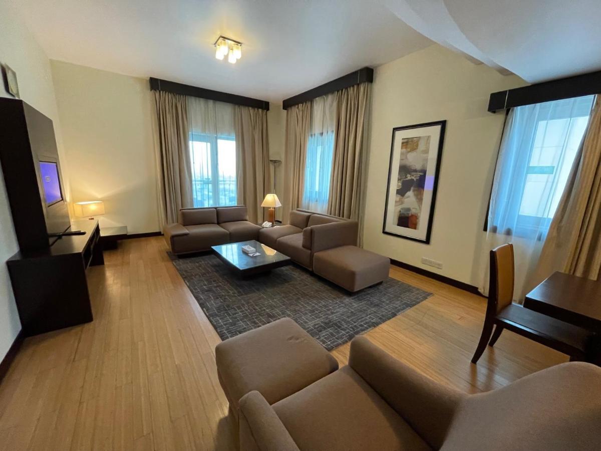 Tulip Creek Hotel Apartments Dubai Bagian luar foto