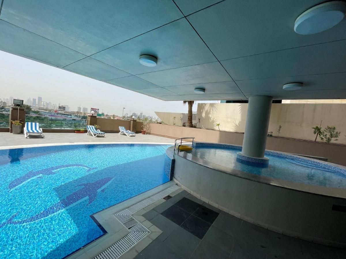 Tulip Creek Hotel Apartments Dubai Bagian luar foto