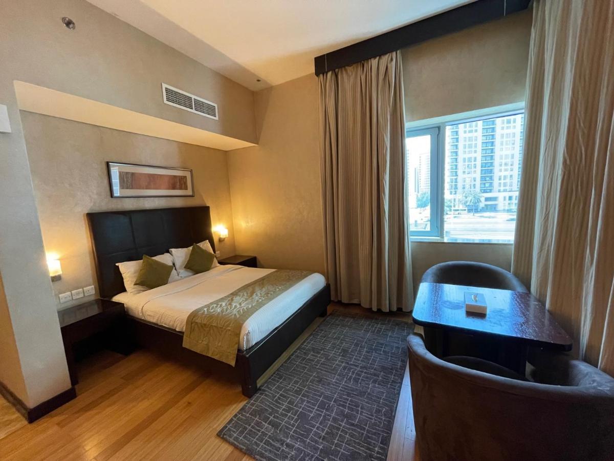 Tulip Creek Hotel Apartments Dubai Bagian luar foto