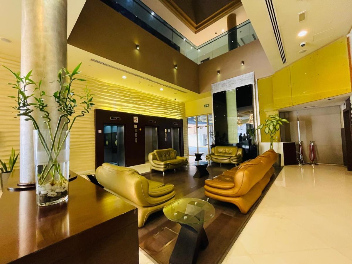 Tulip Creek Hotel Apartments Dubai Bagian luar foto