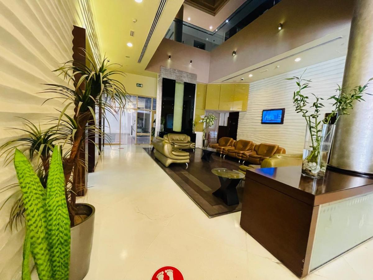 Tulip Creek Hotel Apartments Dubai Bagian luar foto