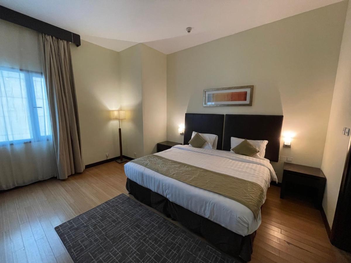 Tulip Creek Hotel Apartments Dubai Bagian luar foto