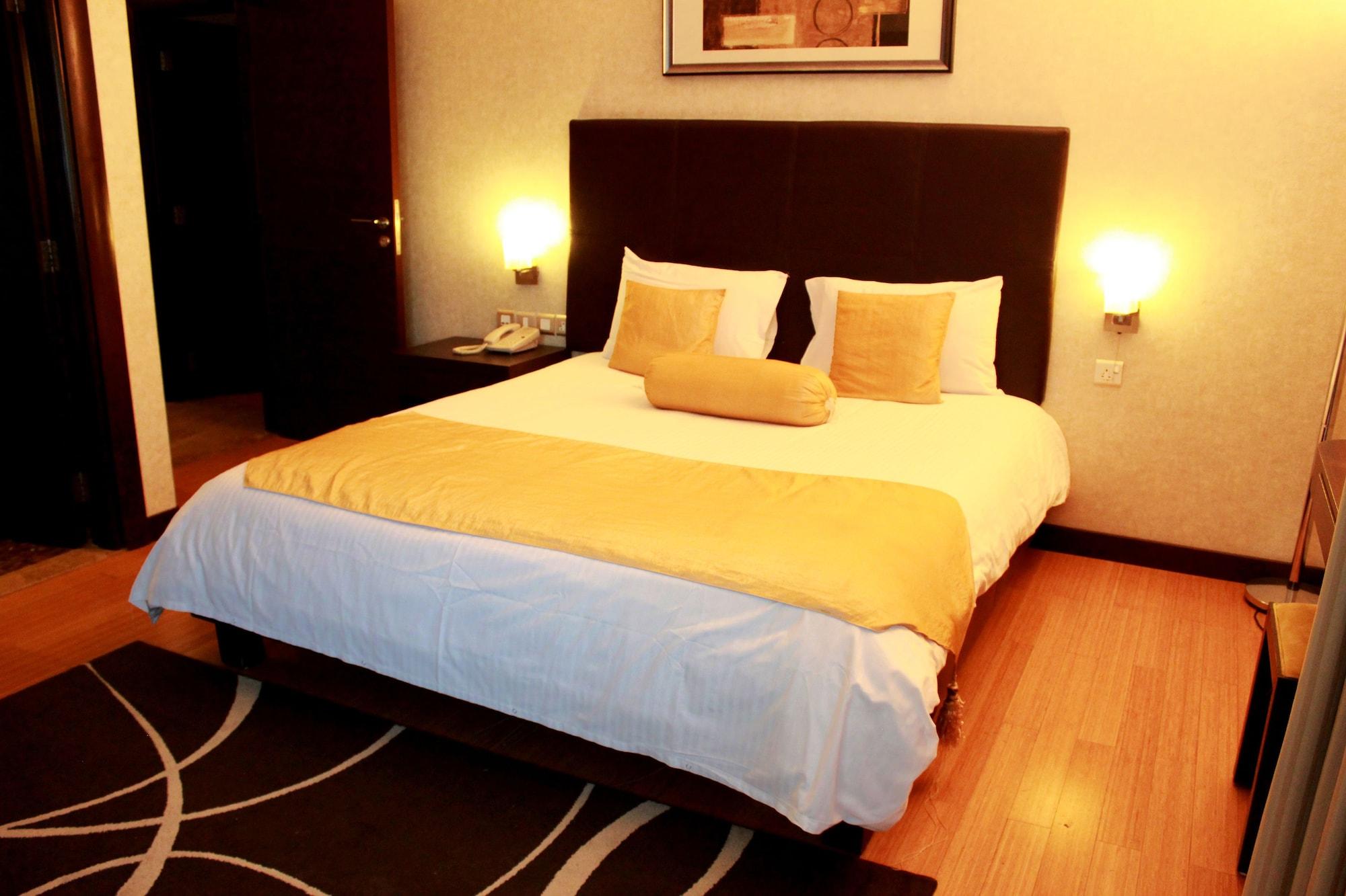 Tulip Creek Hotel Apartments Dubai Bagian luar foto