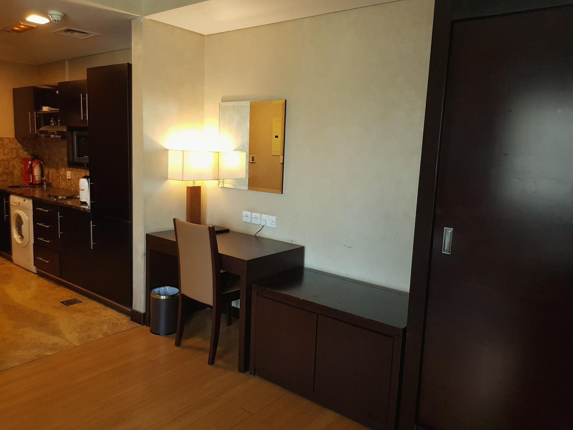 Tulip Creek Hotel Apartments Dubai Bagian luar foto