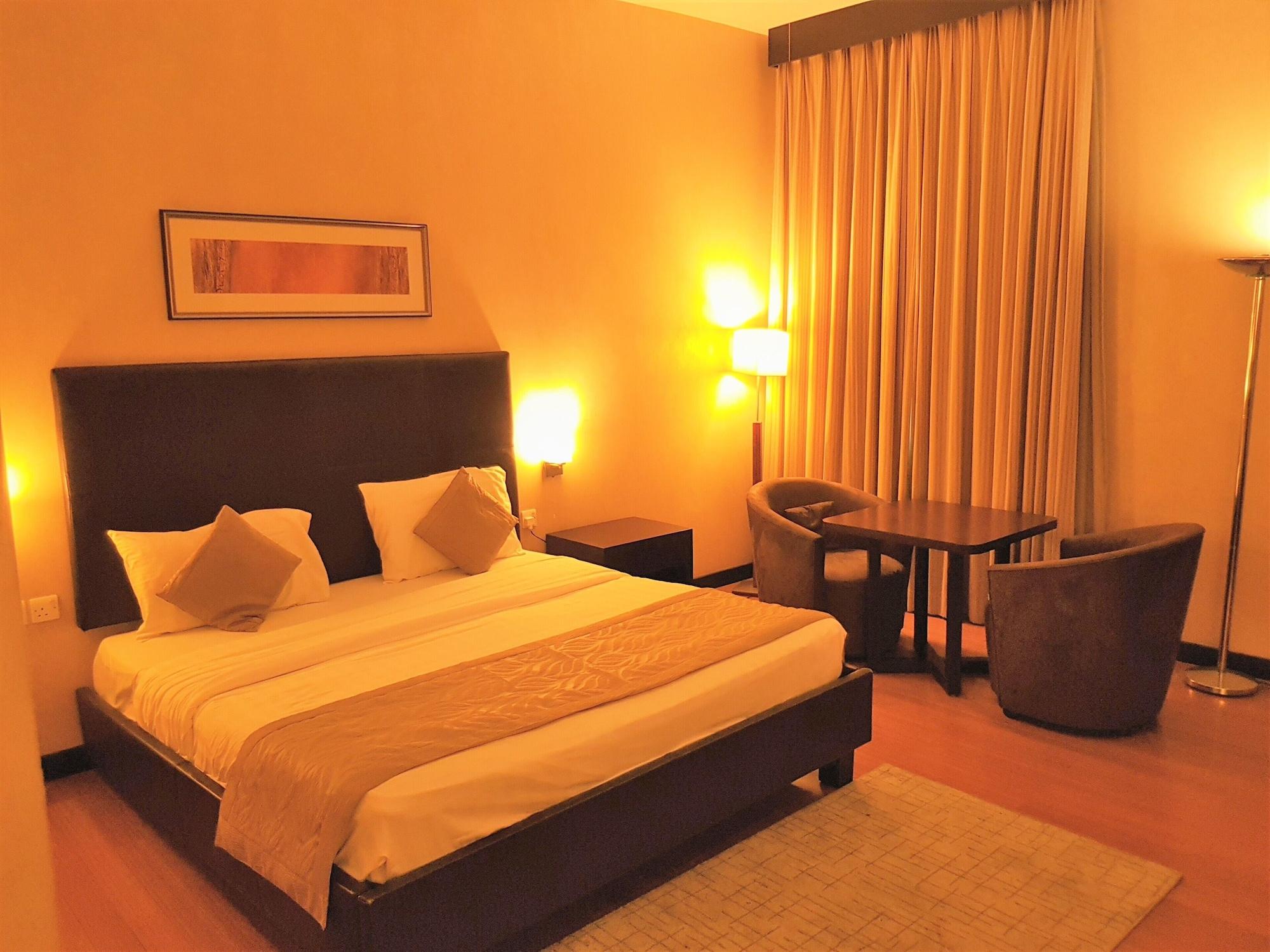 Tulip Creek Hotel Apartments Dubai Bagian luar foto