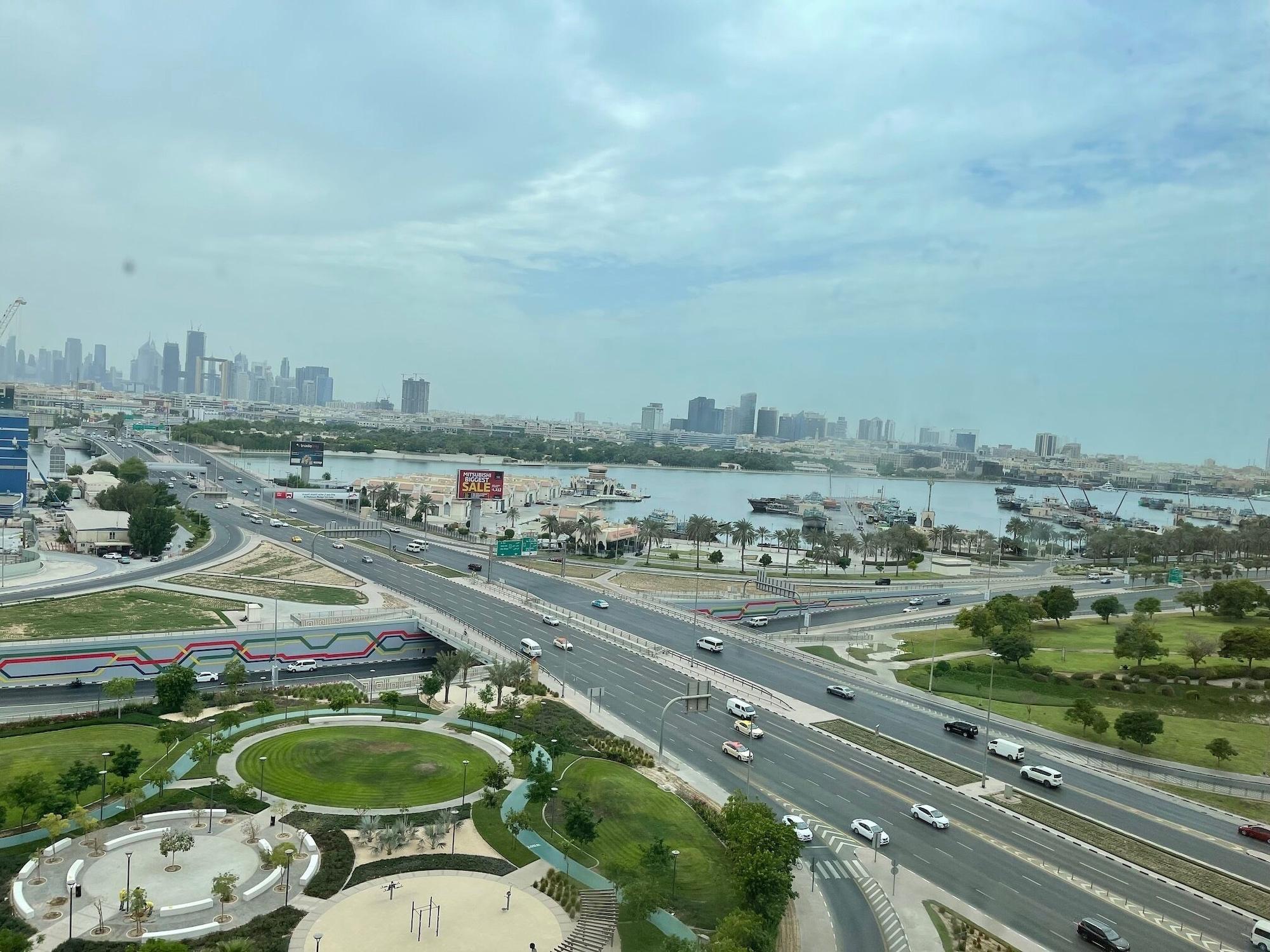 Tulip Creek Hotel Apartments Dubai Bagian luar foto