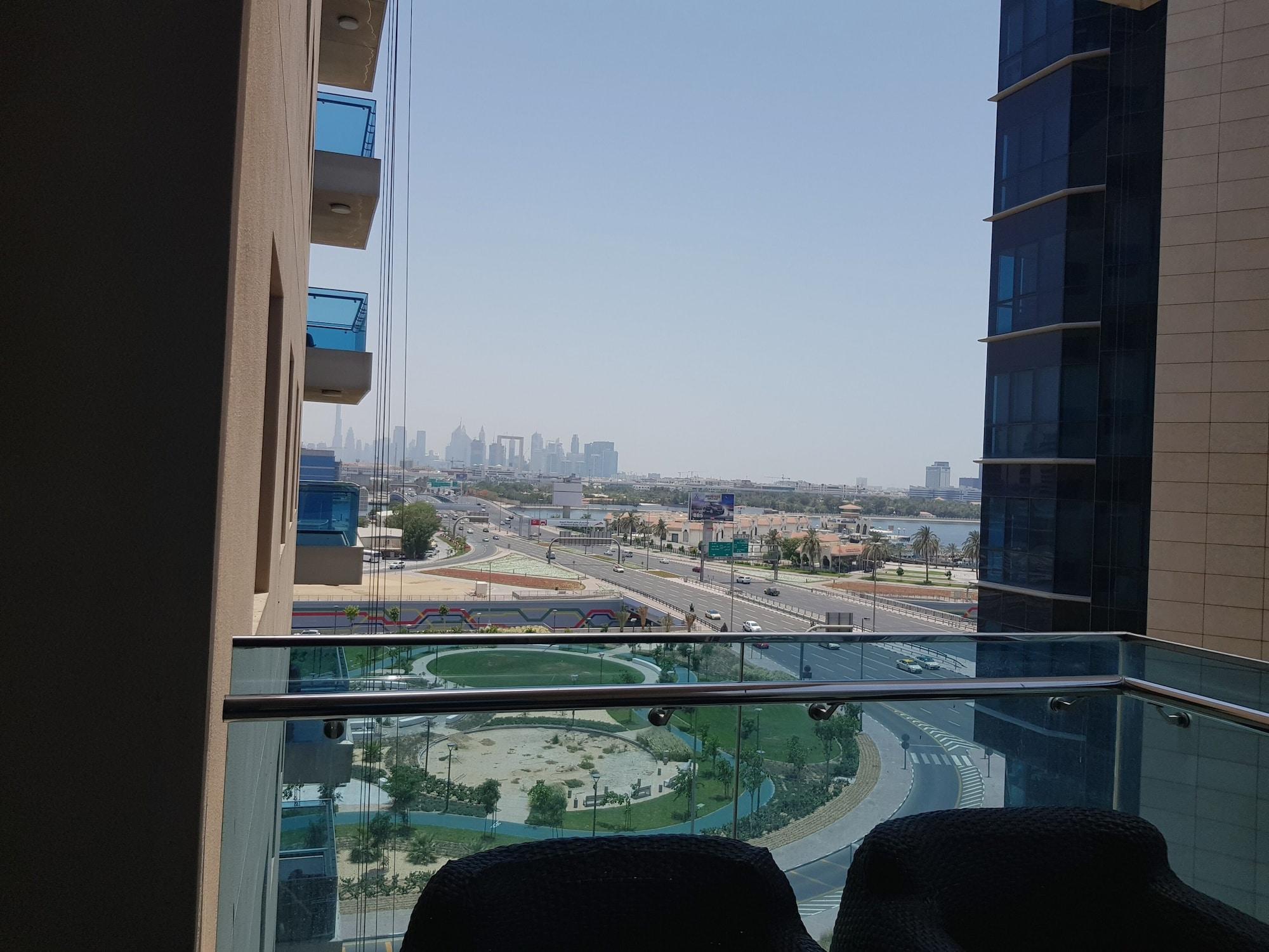 Tulip Creek Hotel Apartments Dubai Bagian luar foto