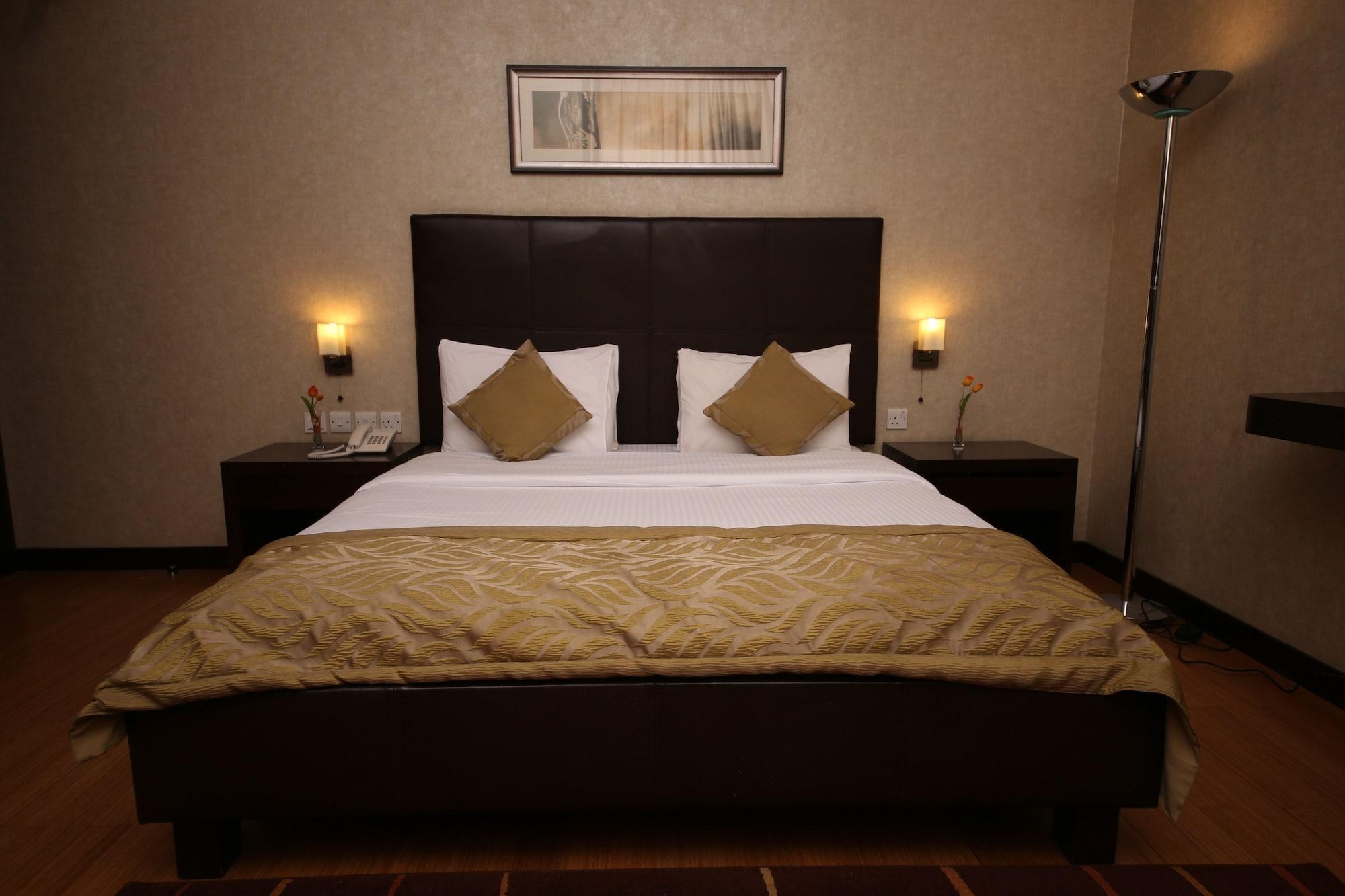 Tulip Creek Hotel Apartments Dubai Bagian luar foto