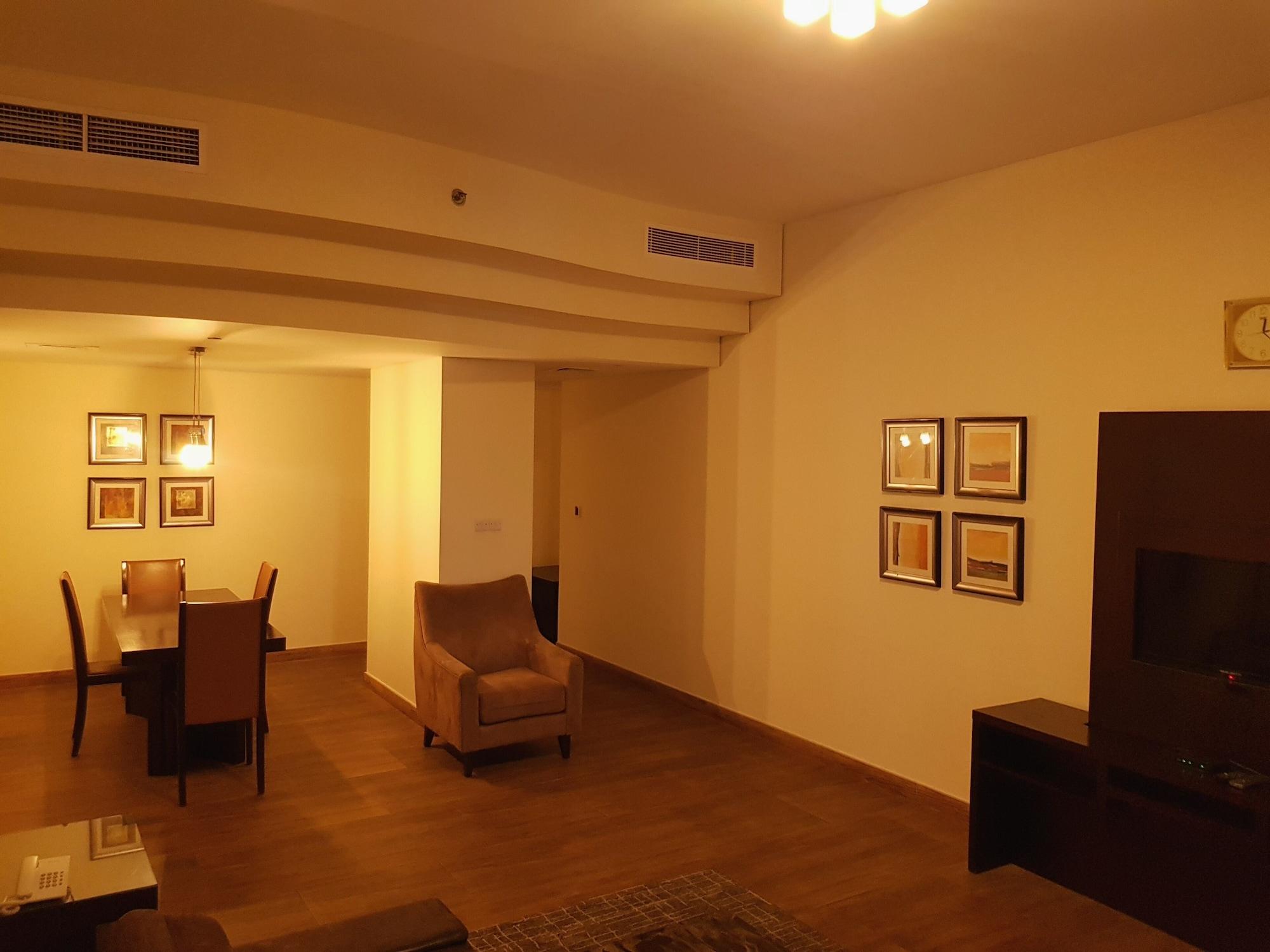 Tulip Creek Hotel Apartments Dubai Bagian luar foto