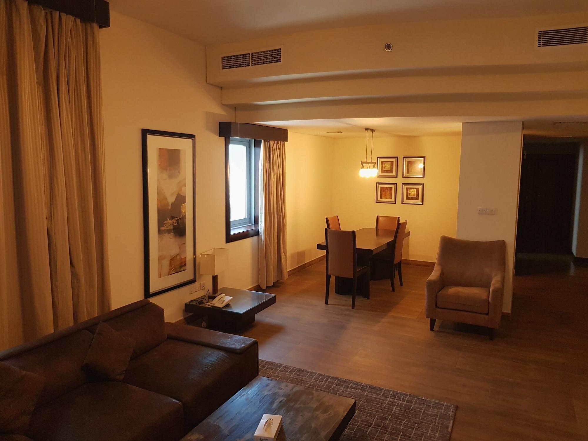 Tulip Creek Hotel Apartments Dubai Bagian luar foto
