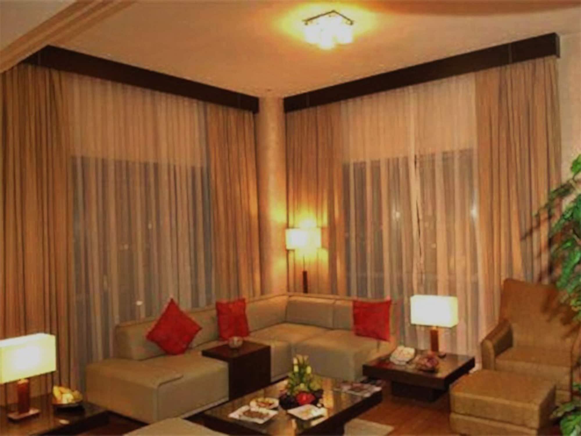 Tulip Creek Hotel Apartments Dubai Bagian luar foto