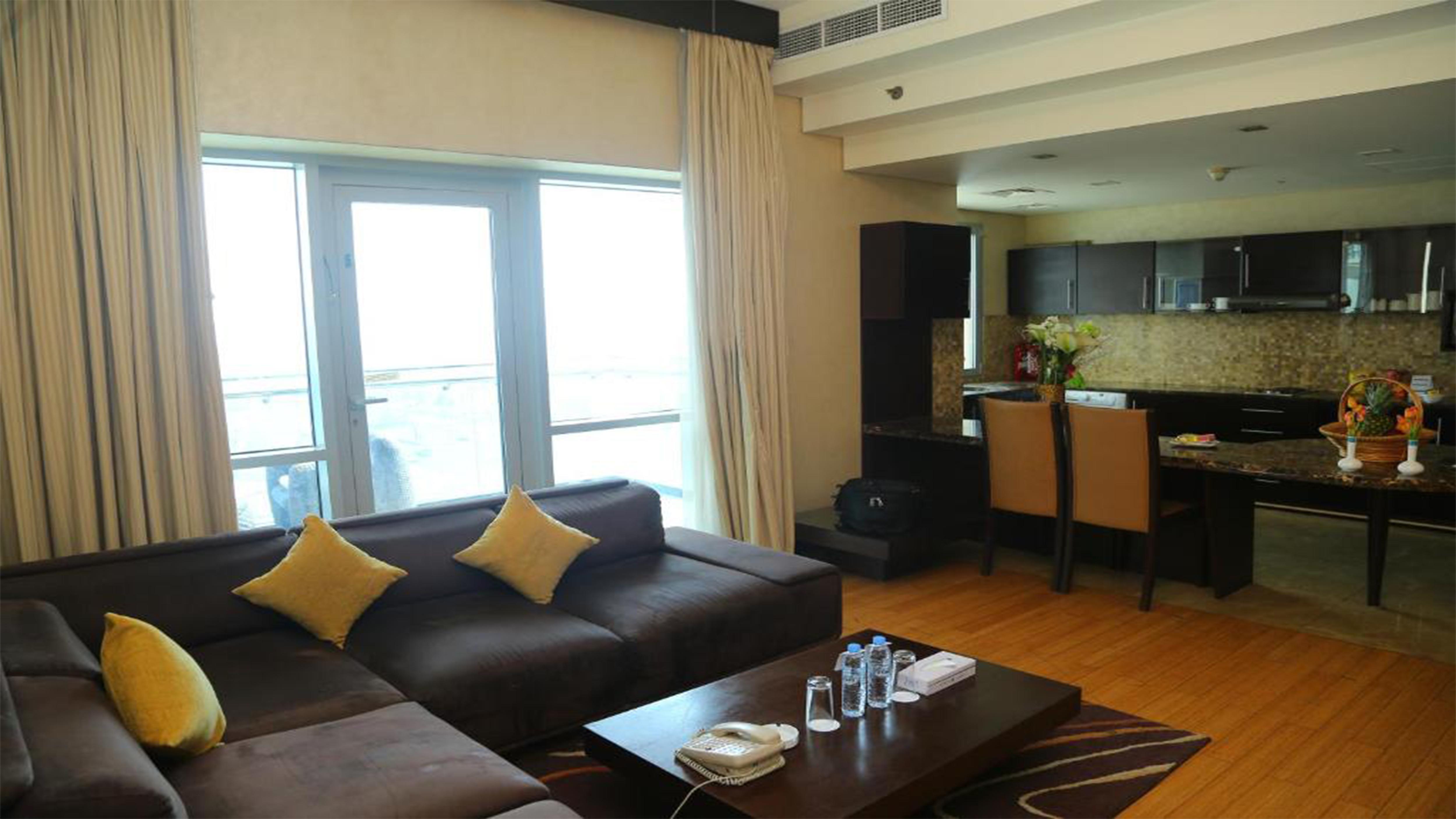 Tulip Creek Hotel Apartments Dubai Bagian luar foto