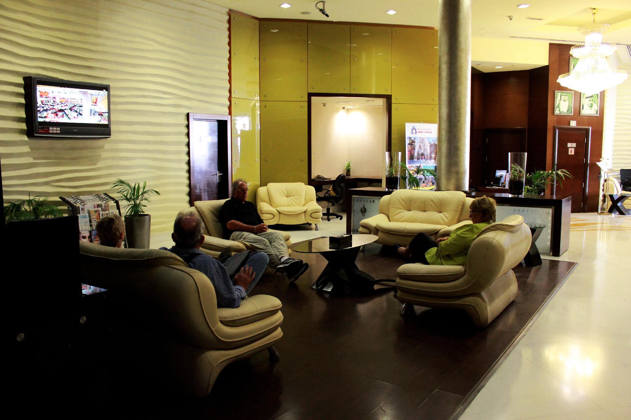 Tulip Creek Hotel Apartments Dubai Bagian luar foto