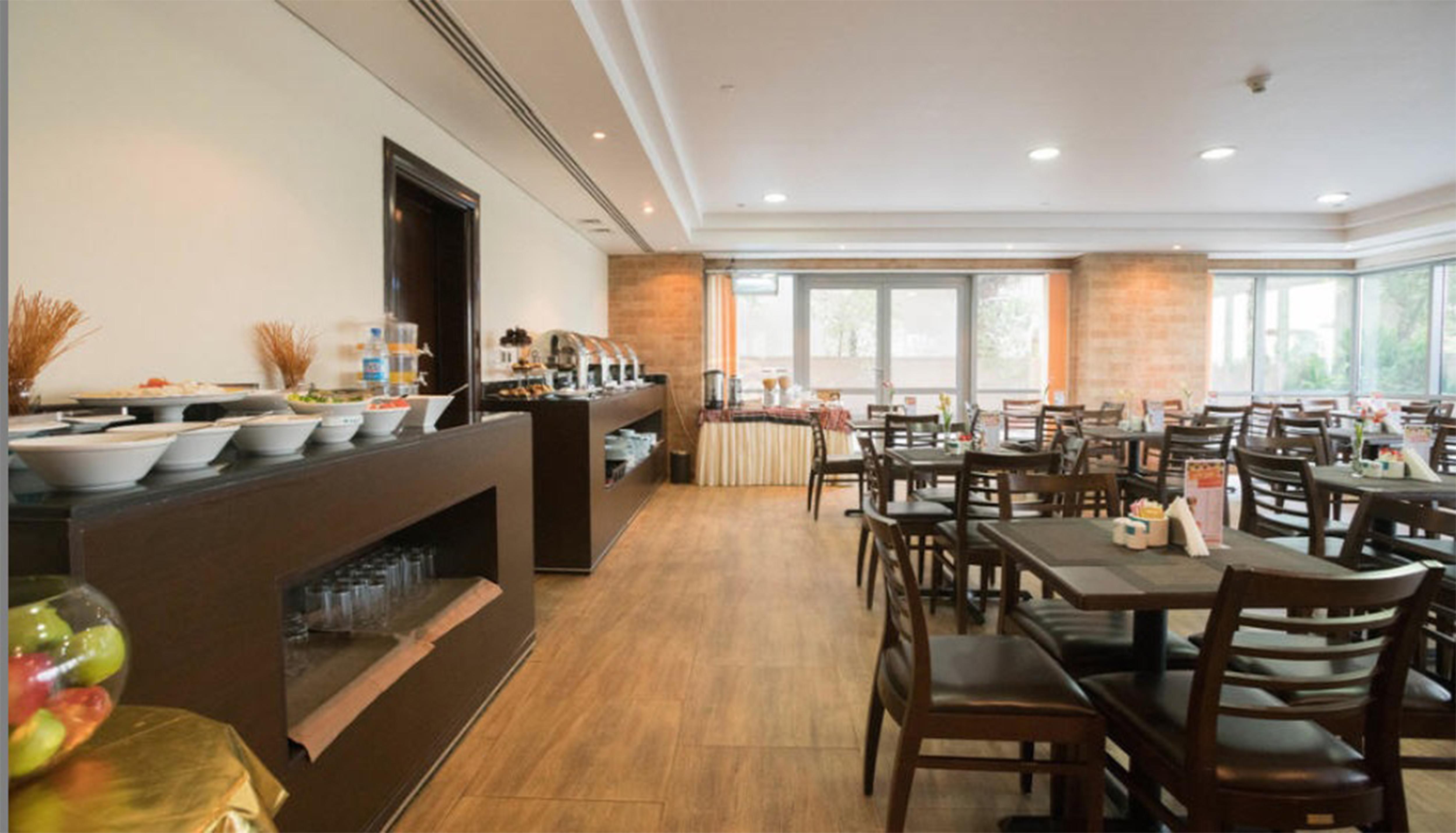 Tulip Creek Hotel Apartments Dubai Bagian luar foto