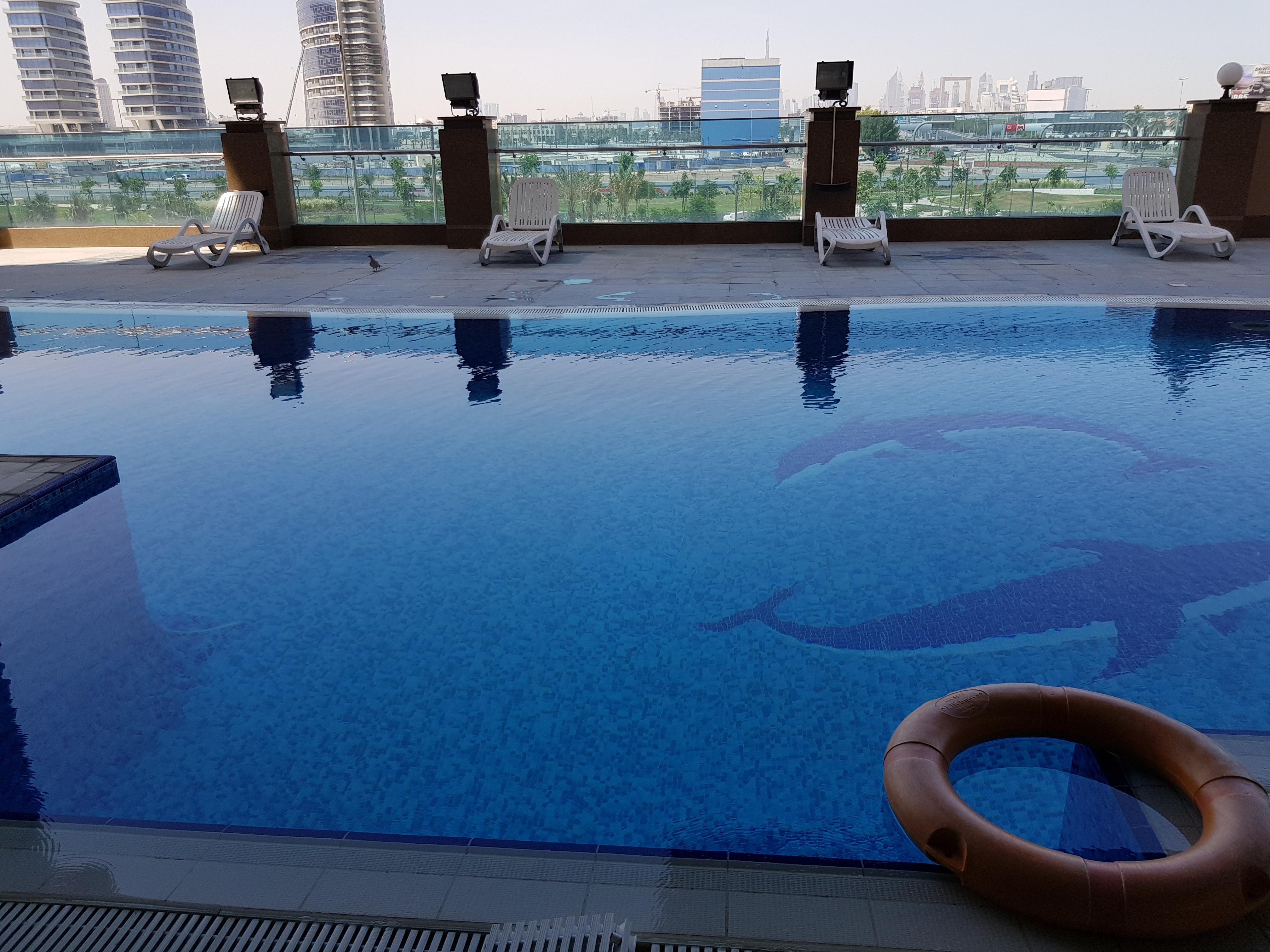 Tulip Creek Hotel Apartments Dubai Bagian luar foto
