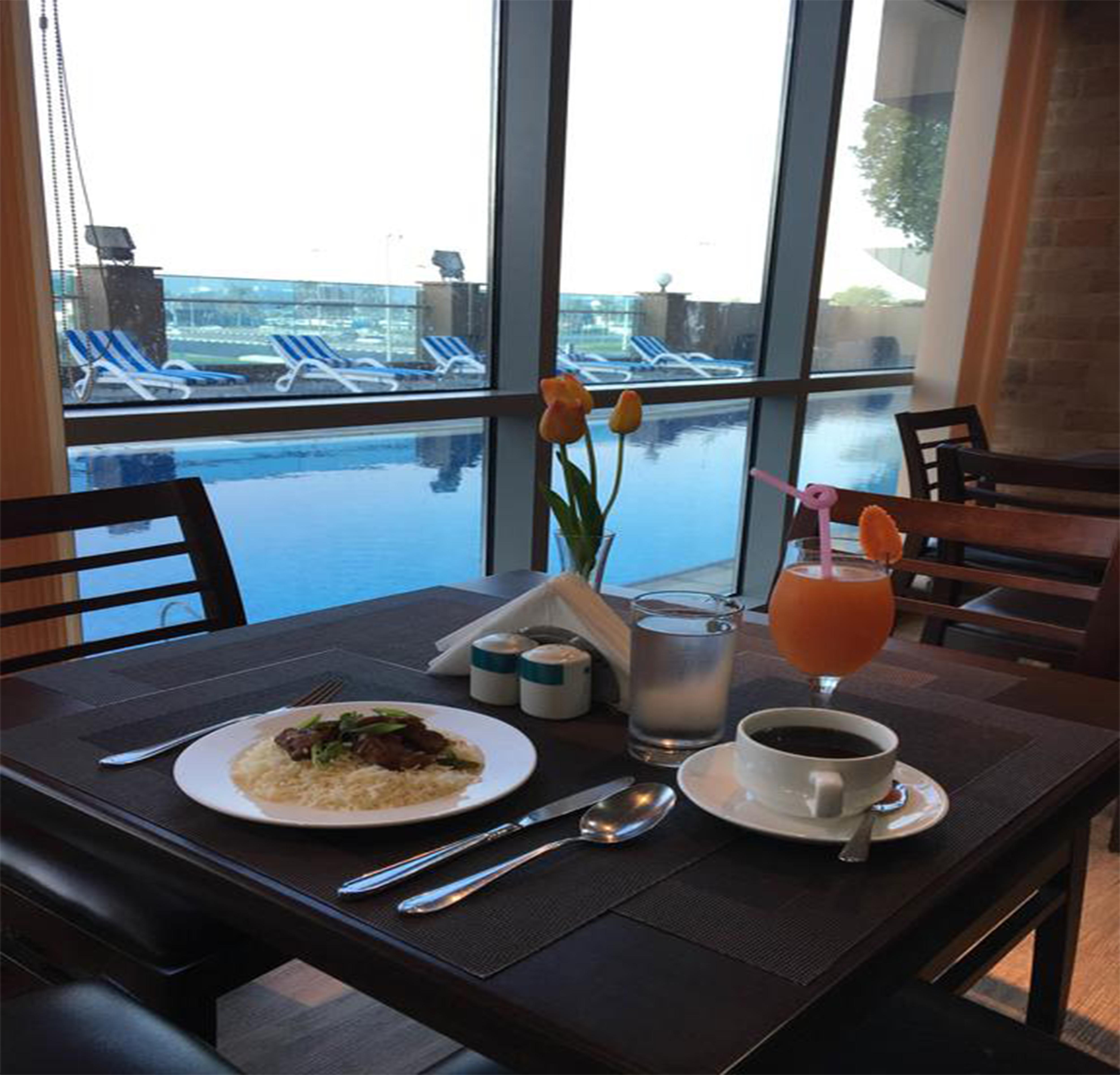 Tulip Creek Hotel Apartments Dubai Bagian luar foto