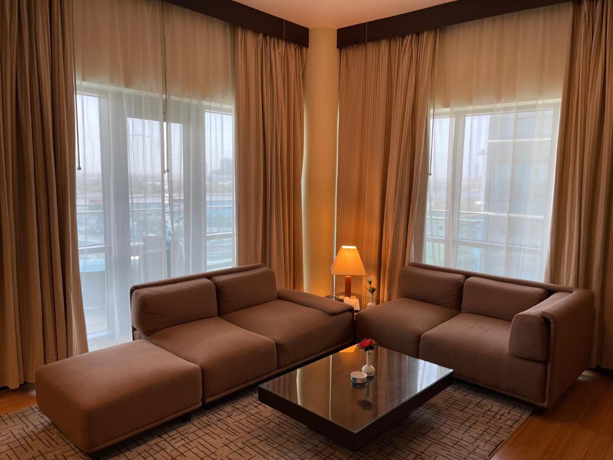 Tulip Creek Hotel Apartments Dubai Bagian luar foto