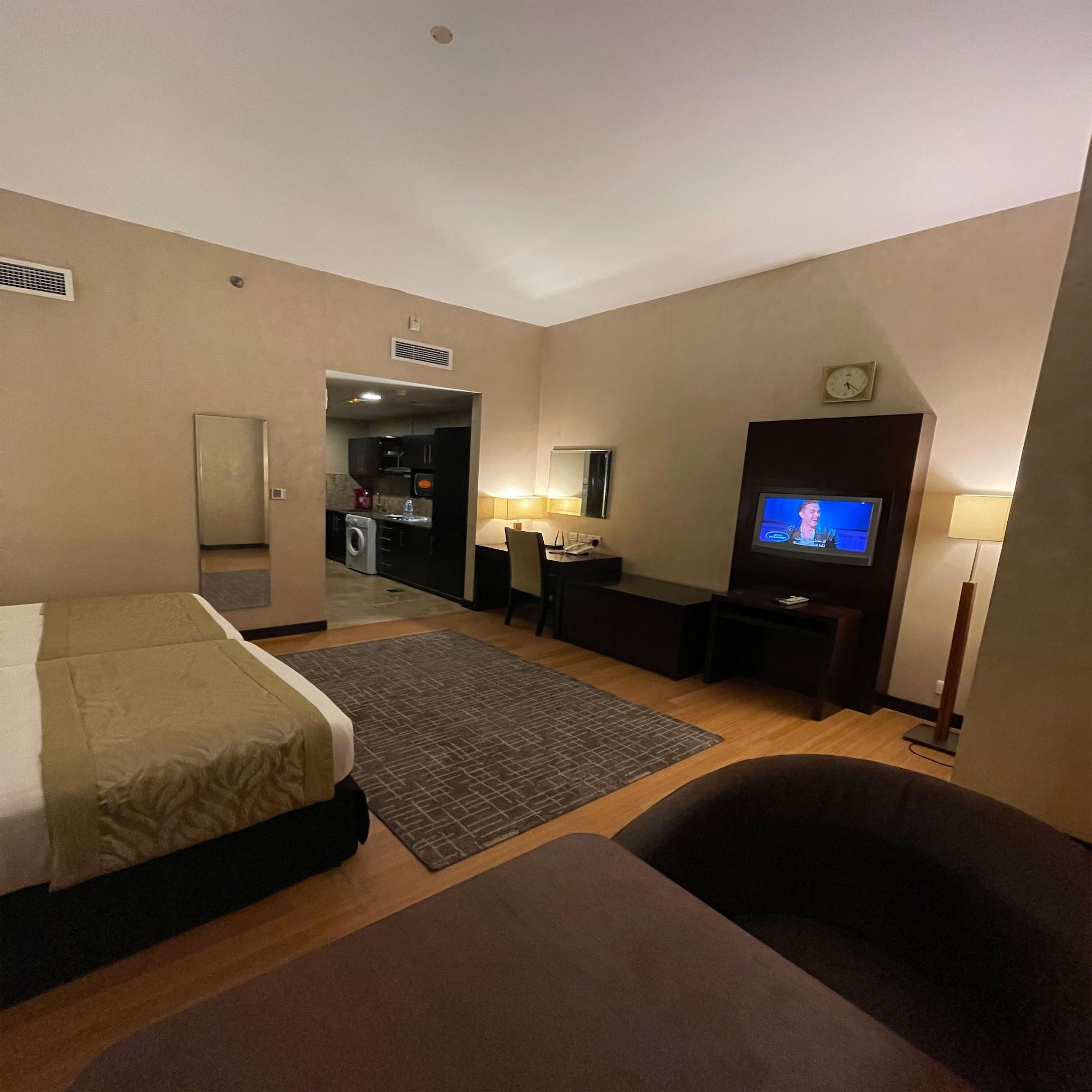 Tulip Creek Hotel Apartments Dubai Bagian luar foto
