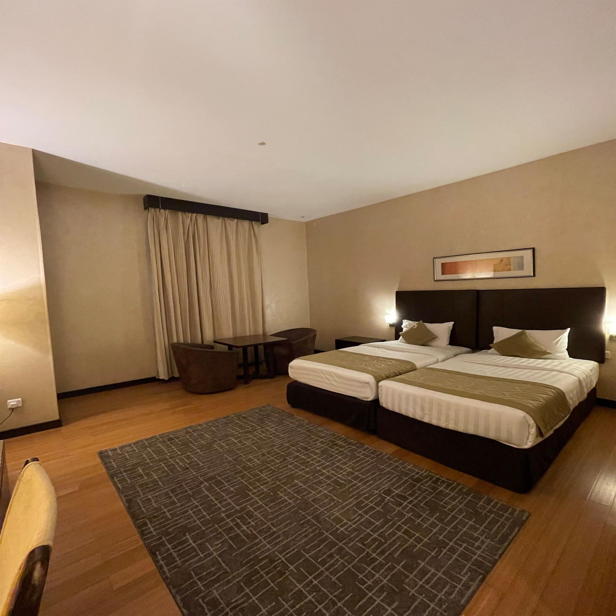 Tulip Creek Hotel Apartments Dubai Bagian luar foto