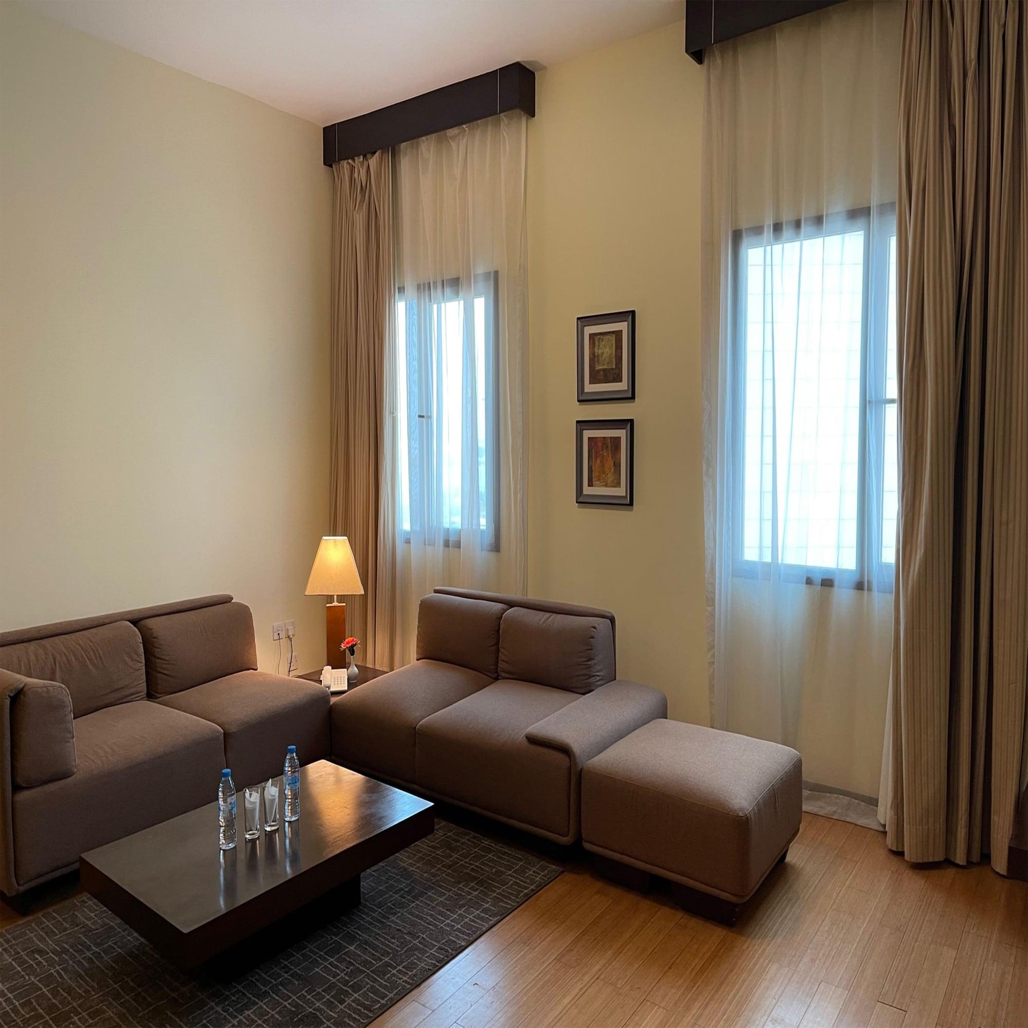 Tulip Creek Hotel Apartments Dubai Bagian luar foto
