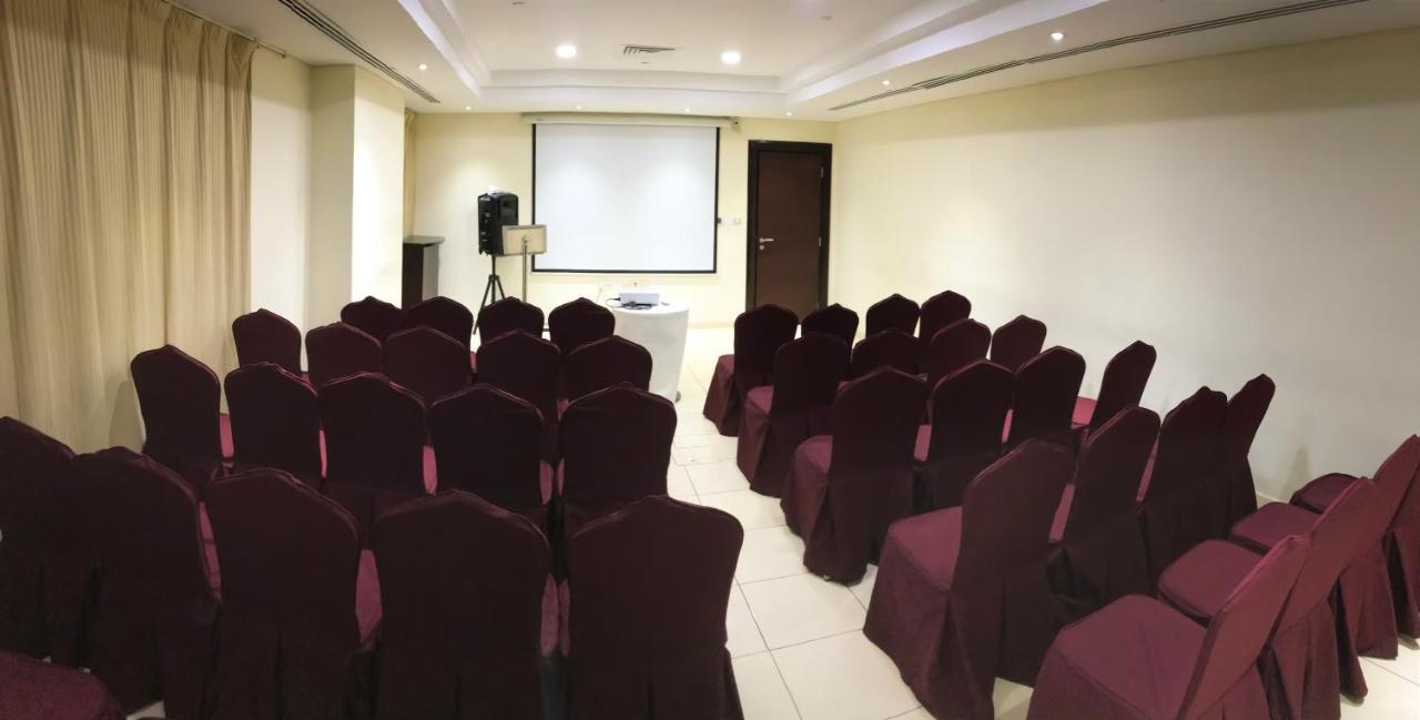Tulip Creek Hotel Apartments Dubai Bagian luar foto